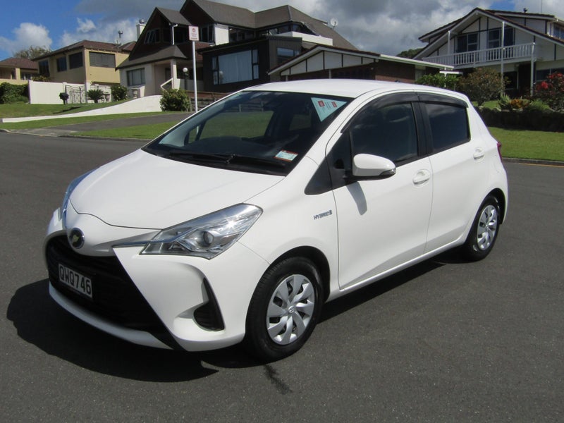 2019 Toyota Vitz 1.5 Hybrid image 3