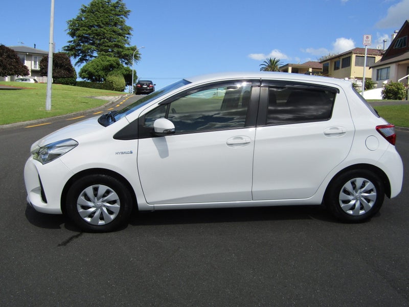 2019 Toyota Vitz 1.5 Hybrid image 5
