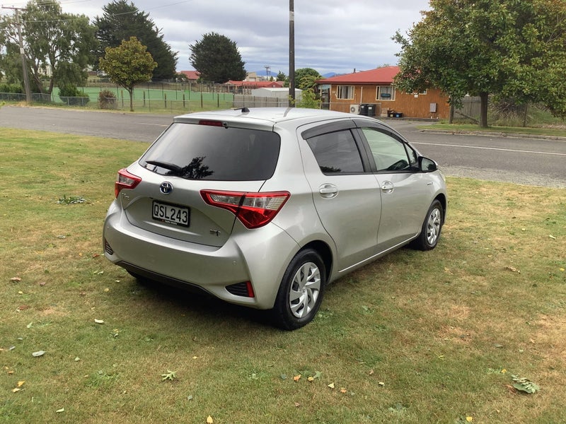 2019 Toyota Vitz 1.5 Hybrid Electric Vehicle image 5