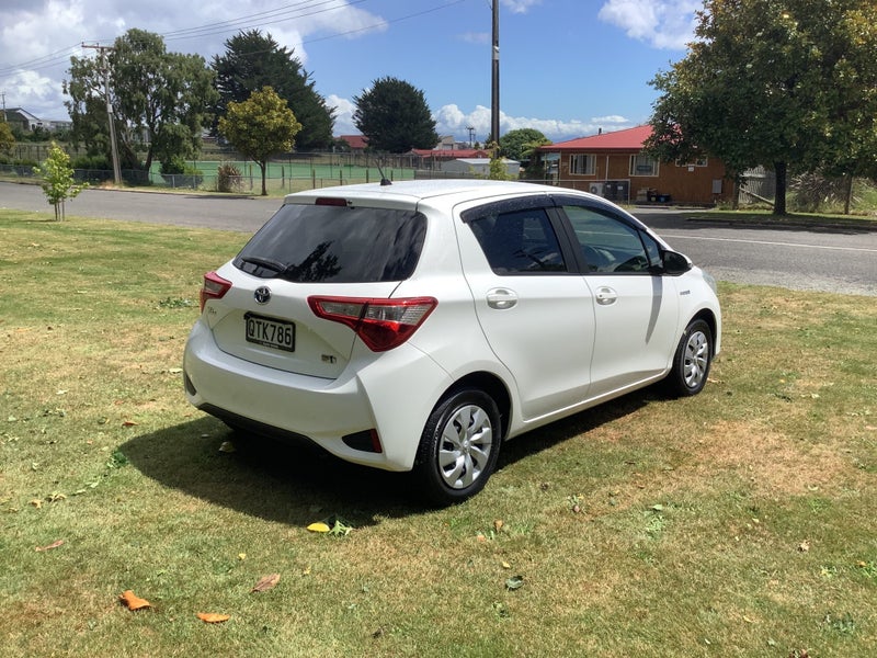 2019 Toyota Vitz 1.5 Hybrid Electric Vehicle image 5