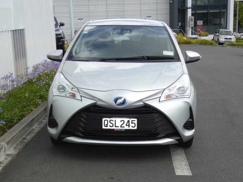 2019 Toyota Vitz 1.5 Hybrid F image 4