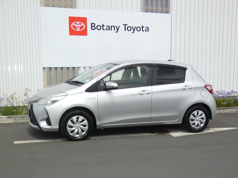 2019 Toyota Vitz 1.5 Hybrid F image 5