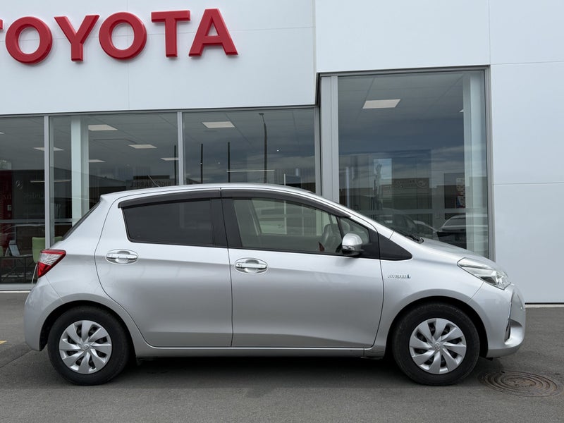 2019 Toyota Vitz 1.5 Hybrid F image 2
