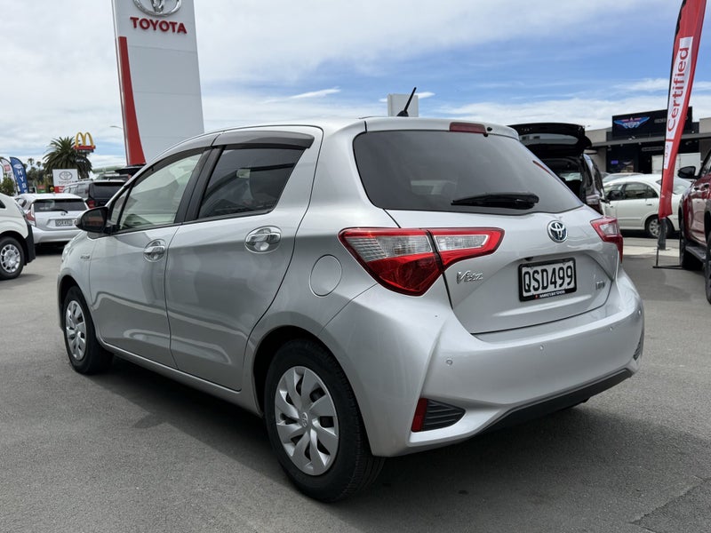 2019 Toyota Vitz 1.5 Hybrid F image 5