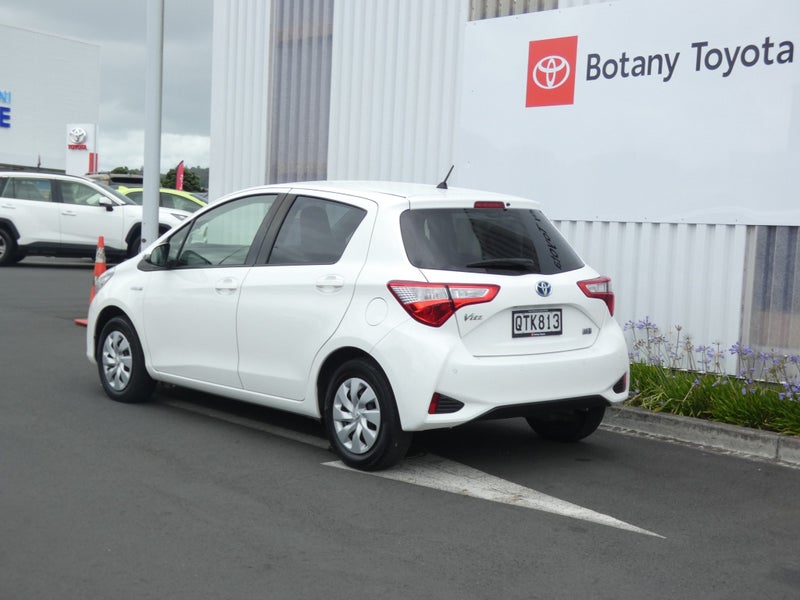 2019 Toyota Vitz 1.5 Hybrid F image 2