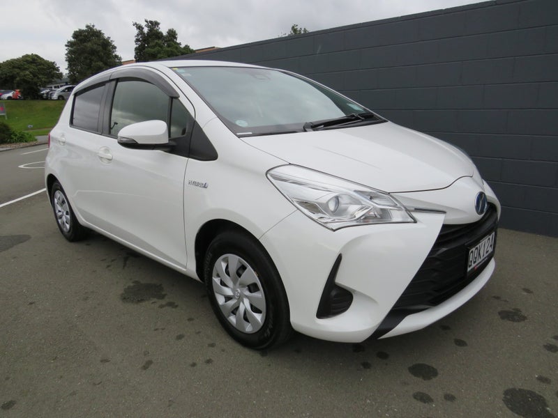 2019 Toyota Vitz 1.5 Hybrid F image 2
