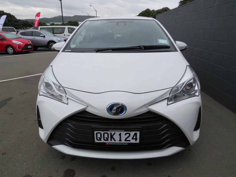 2019 Toyota Vitz 1.5 Hybrid F image 3