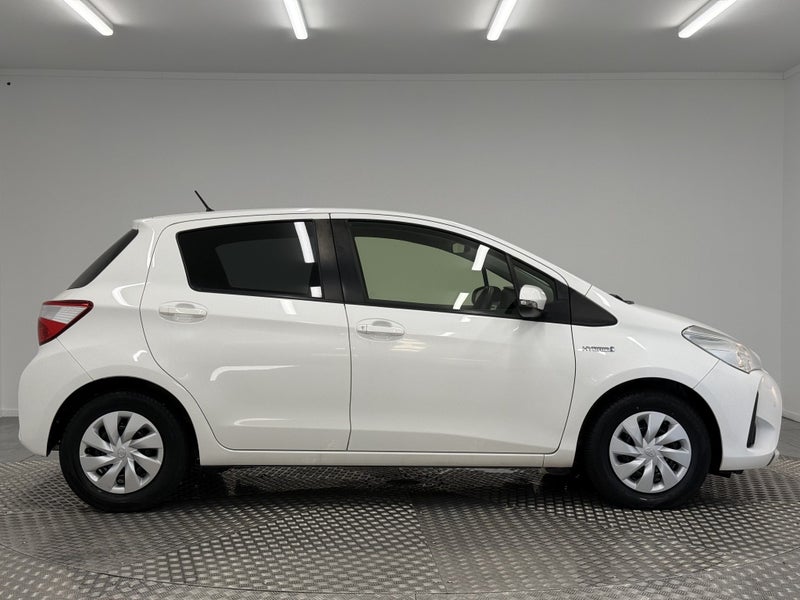2019 Toyota Vitz 1.5 Hybrid F image 2
