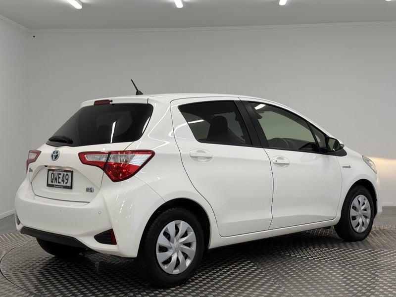2019 Toyota Vitz 1.5 Hybrid F image 3
