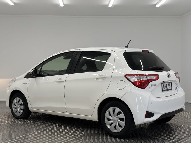 2019 Toyota Vitz 1.5 Hybrid F image 5