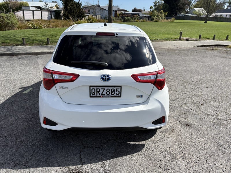 2019 Toyota Vitz 1.5 Hybrid F 5-Door Hatch Auto image 4