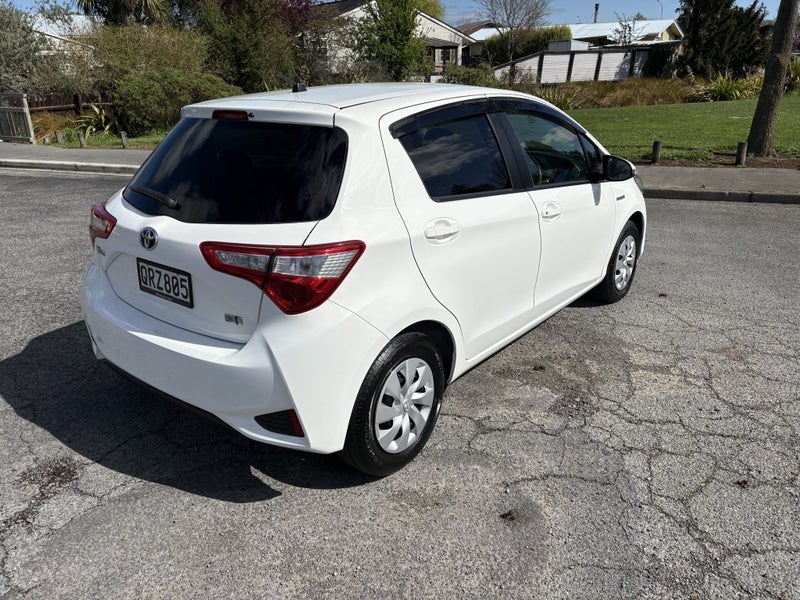 2019 Toyota Vitz 1.5 Hybrid F 5-Door Hatch Auto image 5