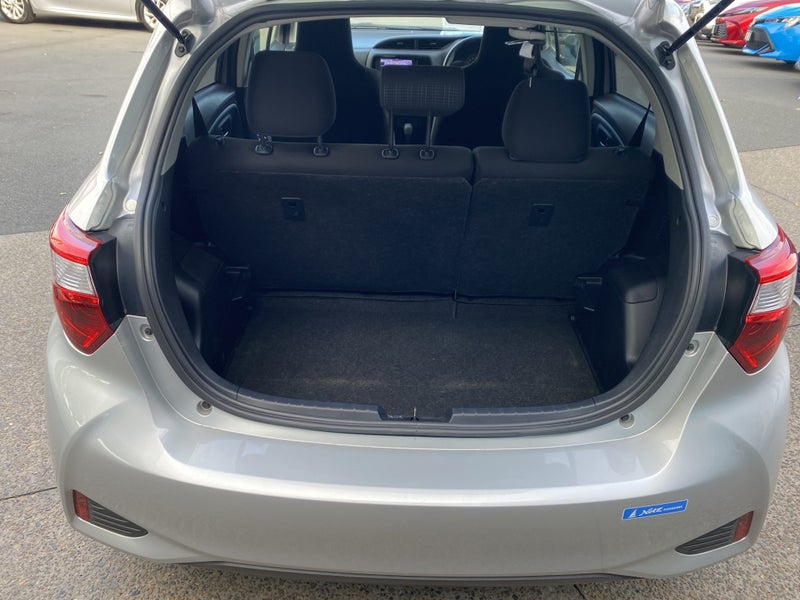 2019 Toyota Vitz 1.5 Hybrid F 5Dr Hatch CVT 2WD image 4