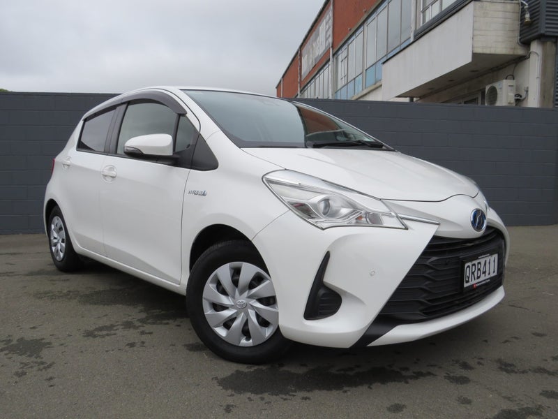 2019 Toyota Vitz 1.5 Hybrid F image 1