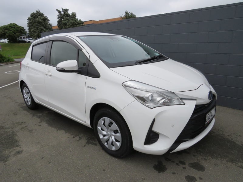 2019 Toyota Vitz 1.5 Hybrid F image 2