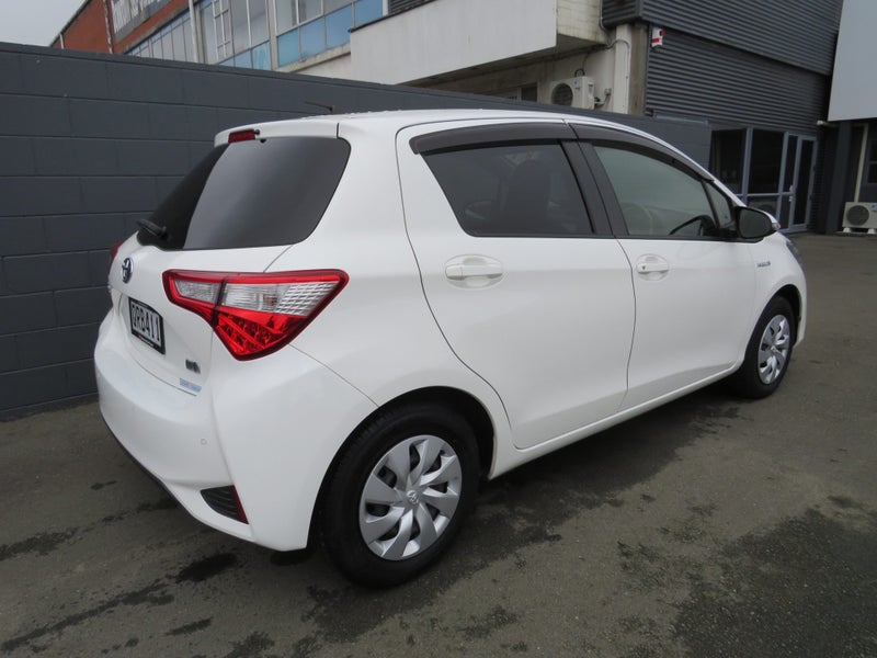 2019 Toyota Vitz 1.5 Hybrid F image 5