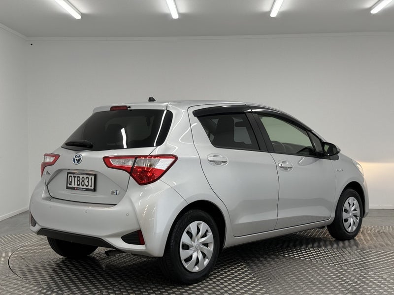 2019 Toyota Vitz 1.5 Hybrid F image 3