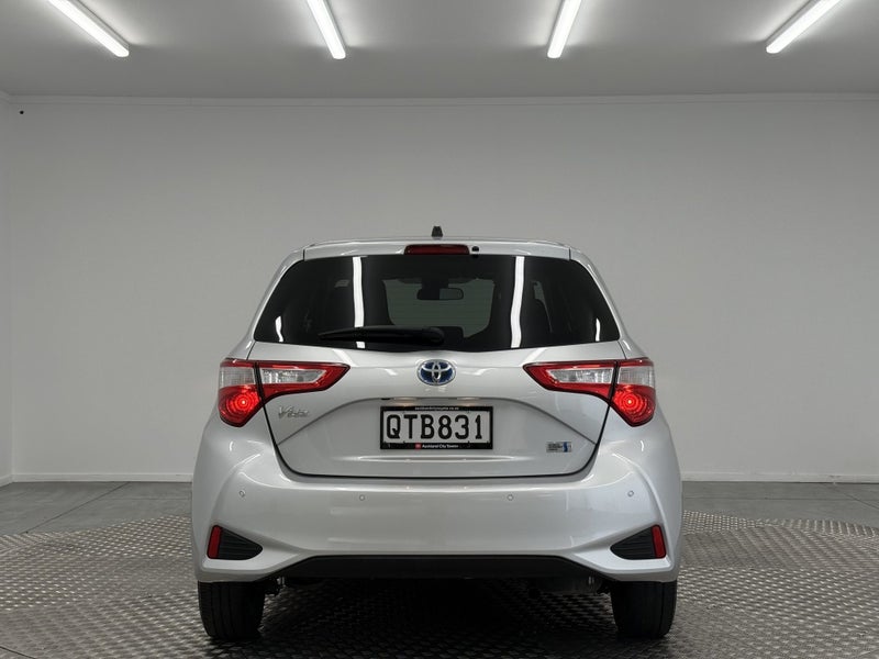 2019 Toyota Vitz 1.5 Hybrid F image 4