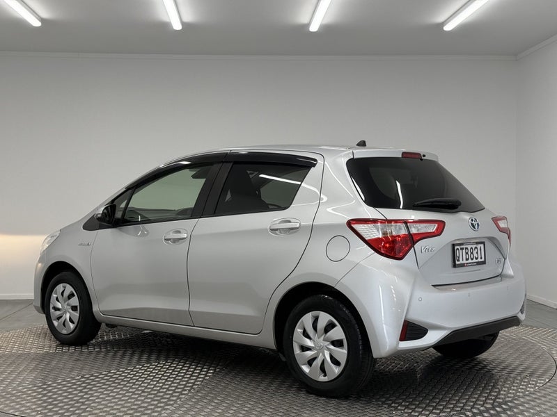 2019 Toyota Vitz 1.5 Hybrid F image 5