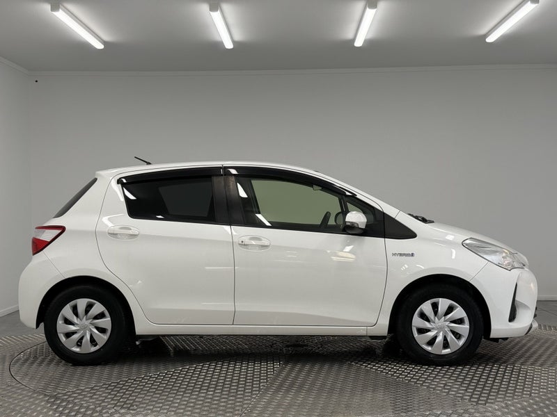 2019 Toyota Vitz 1.5 Hybrid F image 2