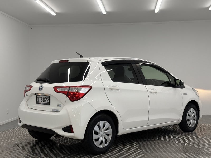 2019 Toyota Vitz 1.5 Hybrid F image 3
