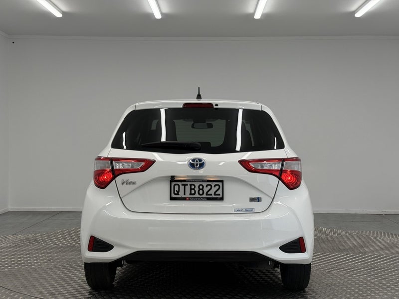 2019 Toyota Vitz 1.5 Hybrid F image 4