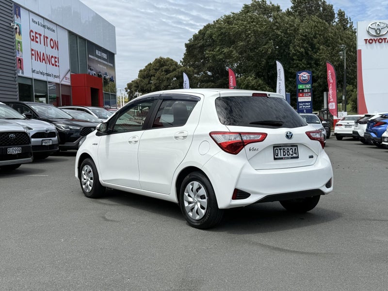 2019 Toyota Vitz 1.5 Hybrid F image 3