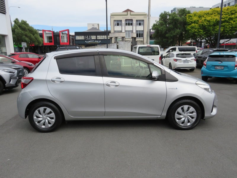2019 Toyota Vitz 1.5 Hybrid F image 3