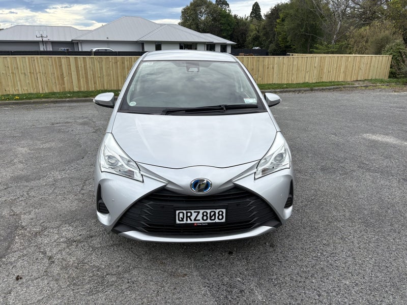 2019 Toyota Vitz 1.5 Hybrid F-Spec 5-Door Hatch image 3