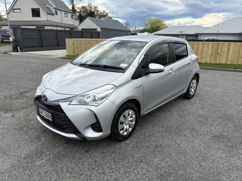 2019 Toyota Vitz 1.5 Hybrid F-Spec 5-Door Hatch image 4