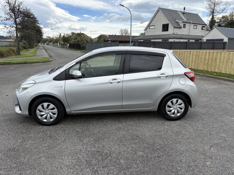 2019 Toyota Vitz 1.5 Hybrid F-Spec 5-Door Hatch image 5