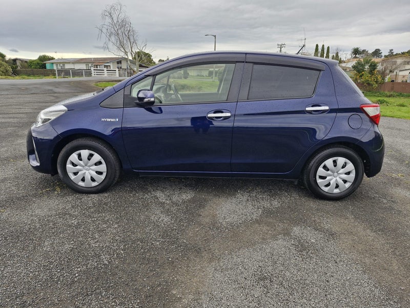 2019 Toyota Vitz 1.5 Hybrid Safety Edition II 5... image 4