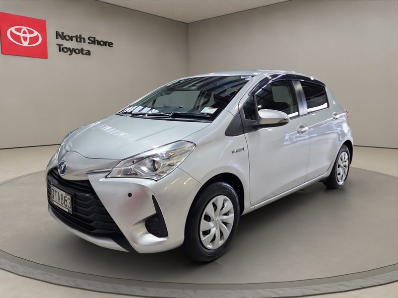 2019 Toyota Vitz 1.5L Hybrid F 2WD Hatchback image 3
