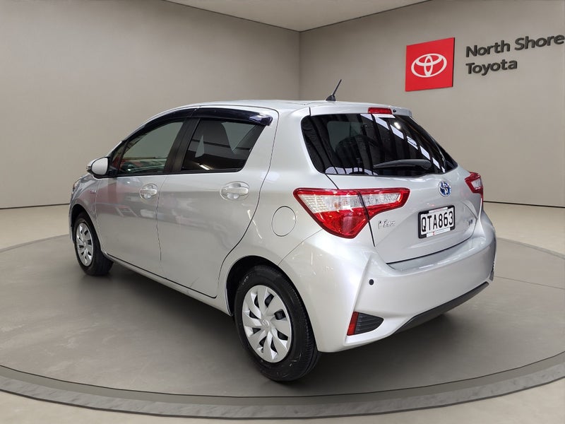 2019 Toyota Vitz 1.5L Hybrid F 2WD Hatchback image 5