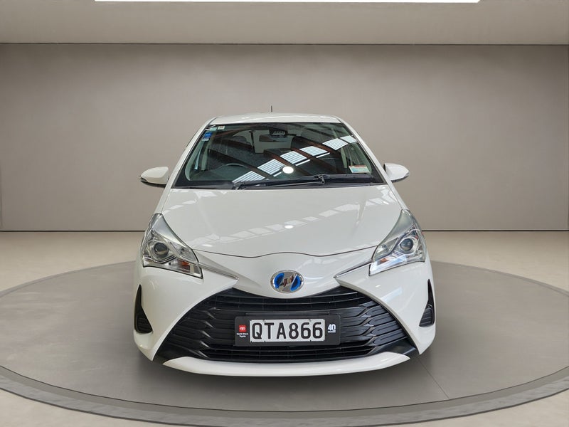 2019 Toyota Vitz 1.5L Hybrid F 2WD Hatchback image 3