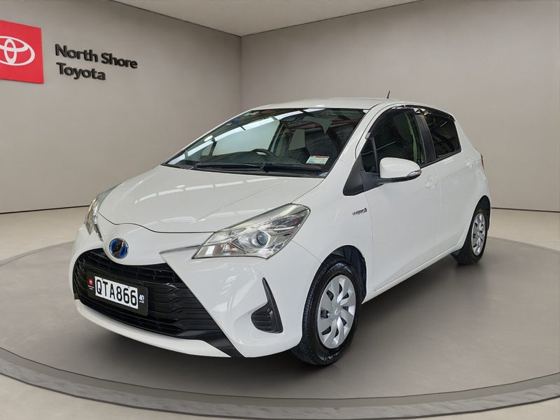 2019 Toyota Vitz 1.5L Hybrid F 2WD Hatchback image 4