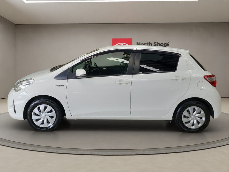 2019 Toyota Vitz 1.5L Hybrid F 2WD Hatchback image 5