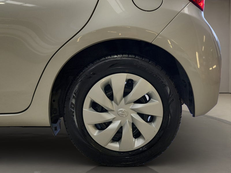 2019 Toyota Vitz 1.5L Hybrid F 5Dr Hatch FWD image 5