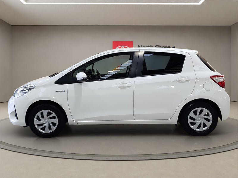 2019 Toyota Vitz 1.5L Hybrid F FWD Hatchback image 4