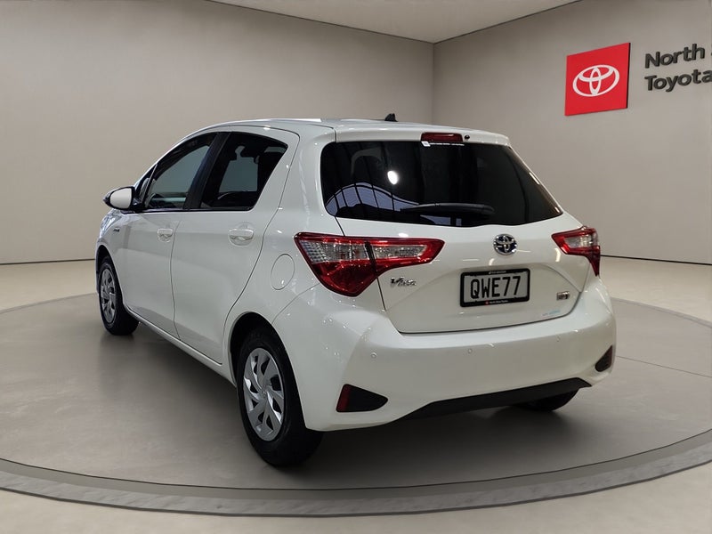 2019 Toyota Vitz 1.5L Hybrid F FWD Hatchback image 5