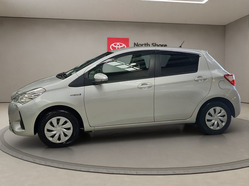 2019 Toyota Vitz 1.5L Hybrid F FWD Hatchback image 4