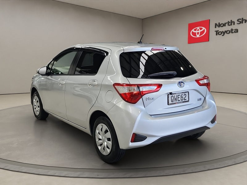 2019 Toyota Vitz 1.5L Hybrid F FWD Hatchback image 5