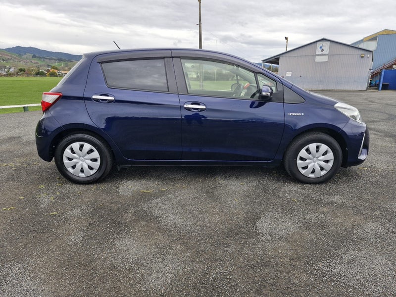 2019 Toyota Vitz 1.5P Hybrid 5Dr Hatch CVT 2WD - image 4