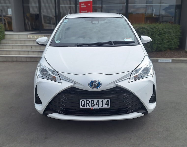 2019 Toyota Vitz HYBRID X, Hatchback, Push Start image 2