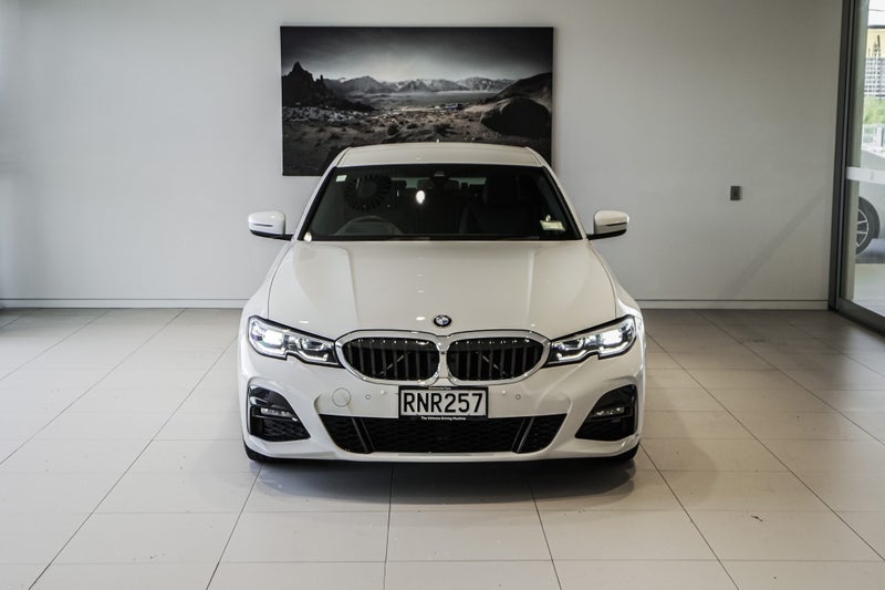 2020 BMW 320i Sedan M-Sport image 5