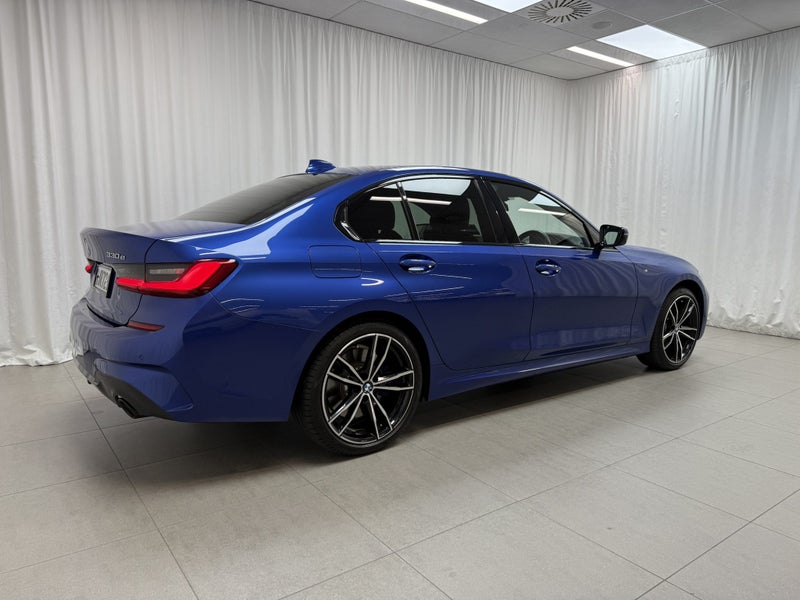 2020 BMW 330e 330e Sedan M-Sport image 3