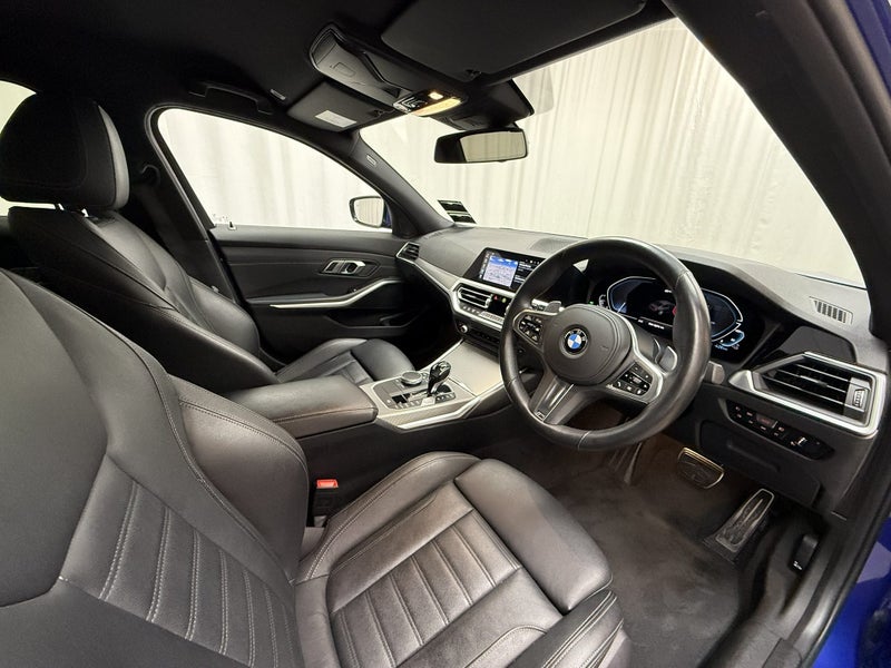 2020 BMW 330e 330e Sedan M-Sport image 4