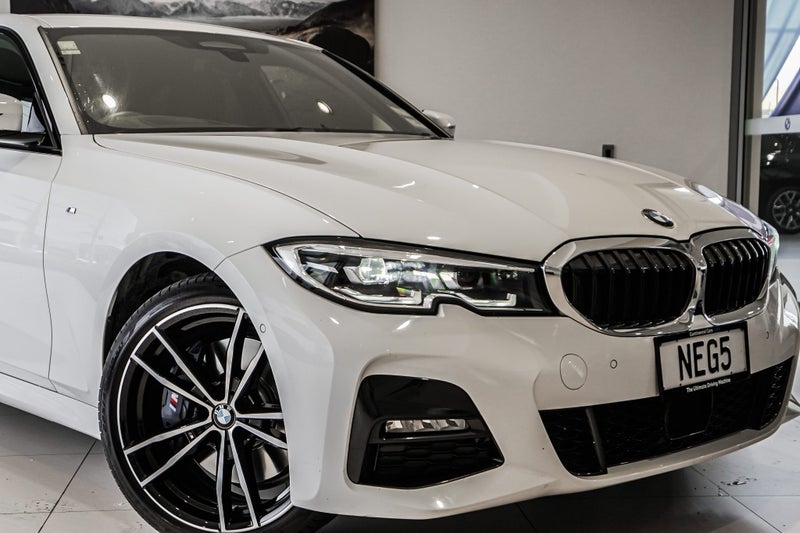 2020 BMW 330e Sedan M Sport image 3