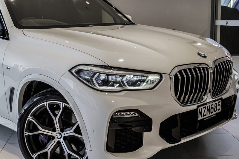2020 BMW X5 xDrive45e iPerformance M-Sport image 3