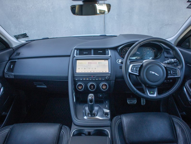 2020 Jaguar E-PACE P250 AWD R-DYNAMIC SE image 4